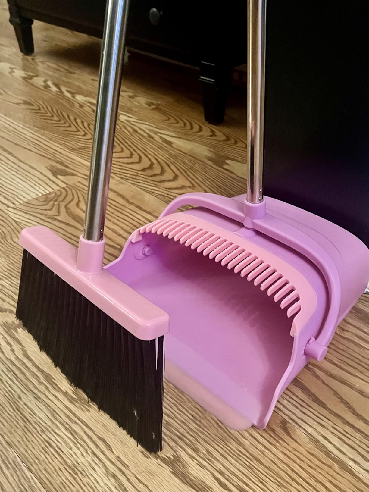 broom-and-dustpan-set-holdmywallet
